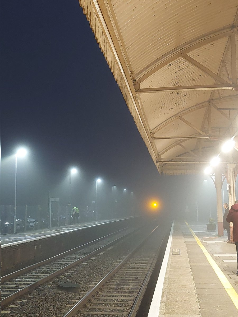 HastingsJ123's tweet photo. A foggy start this morning! Off to @GenomicsEngland for the final #ParticipantPanel meeting of 2022. Looking forward to hearing updates from @chris_wigley @Rich_Genomics and colleagues, and the research into Additional Findings led by Prof Lyn Chitty. And π₯ with the Panel later! https://t.co/OuRgW0QLBA
