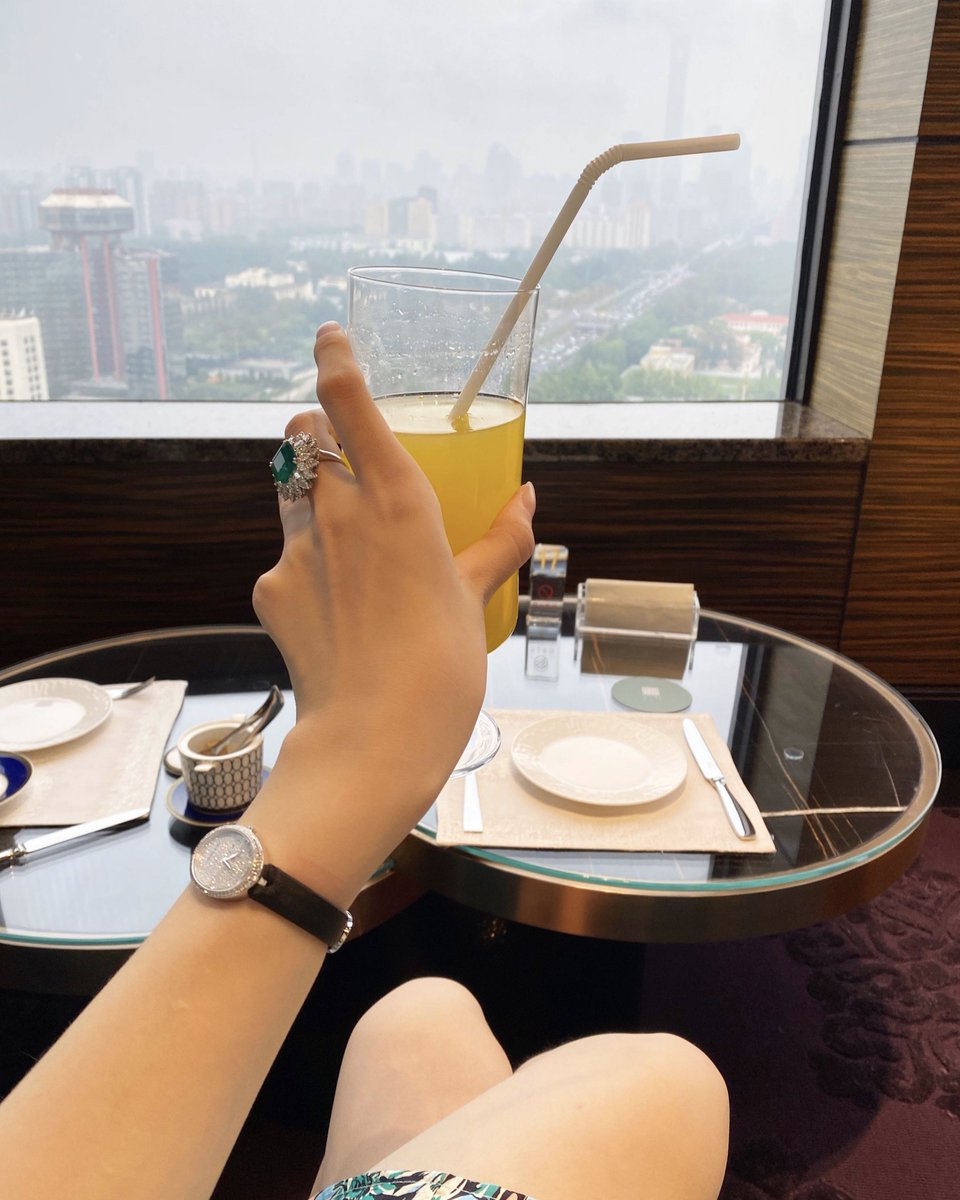 The dream of youth is the dream of the wind, and the thought of youth is a long thought