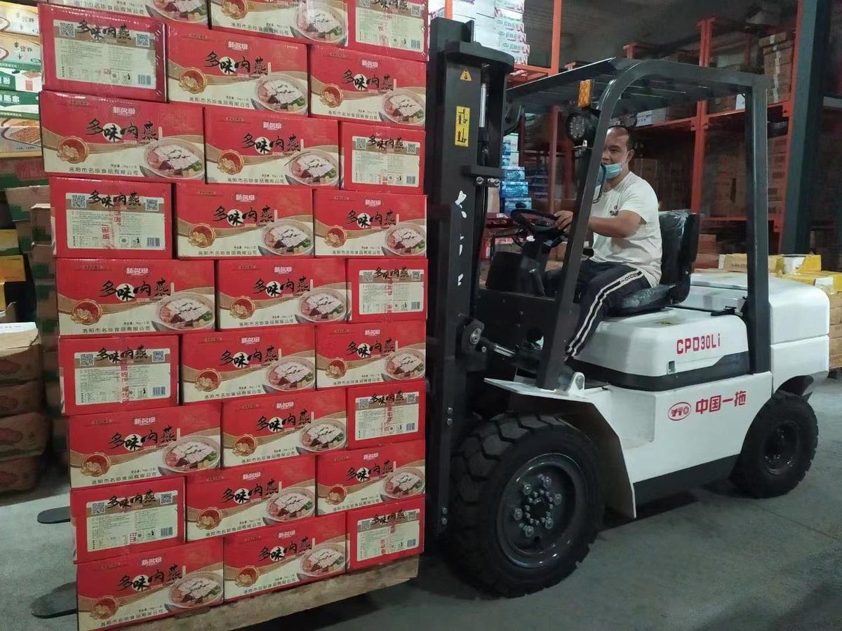 JaneJiang214's tweet photo. YTO’s special "extreme lithium version" pure electric forklift for the food industry and cold storage, equipped with lithium titanate battery, can bear minus 30 degrees，Solves the problem that forklifts frequently entering and cold storage are not resistant to low temperature. https://t.co/69d36uAc78