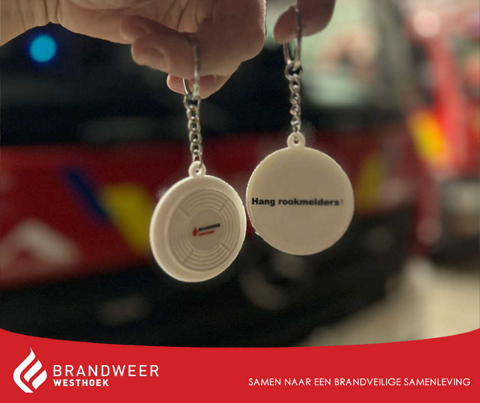 Brw_Westhoek's tweet photo. Eerste donderdag van de maand! Tijd voor de maandelijkse testronde van de rookmelders in je woning.
Hang rookmelders! Een boodschap die blijft hangen ...
#hangrookmelders #testrookmelders #rookmelders #eerstedonderdag #testdag #brandweer #westhoek #wijzijnervooru https://t.co/UgJVWRKjPu