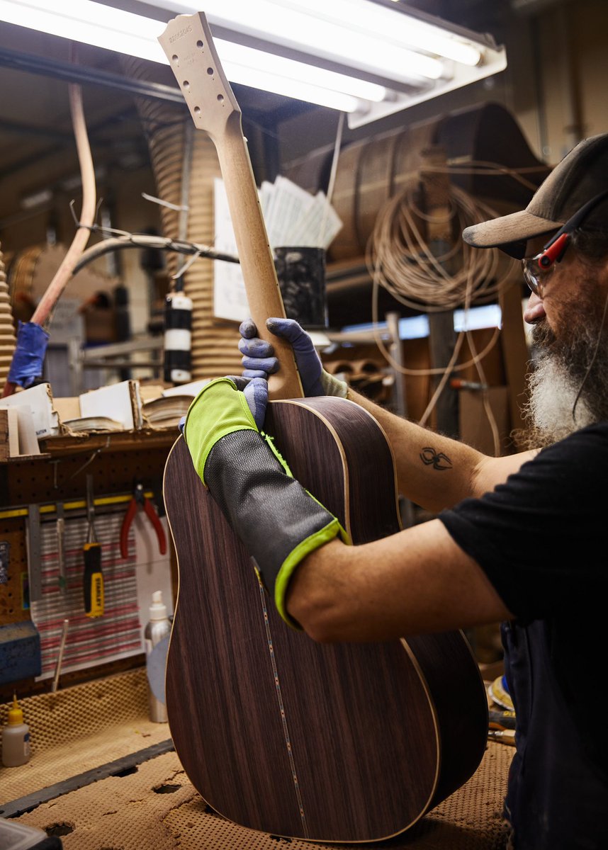 GibsonJapan's tweet photo. 全てのギブソン・アコースティックは、米国モンタナ州にある工場の熟練のクラフツマンによるハンドメイドです。
あなたの好きはギブソン・アコースティックギターは?
#ギブソン #アコースティック #アコギ #ハンドメイド #メイドインUSA https://t.co/O6Xdnu90Jc