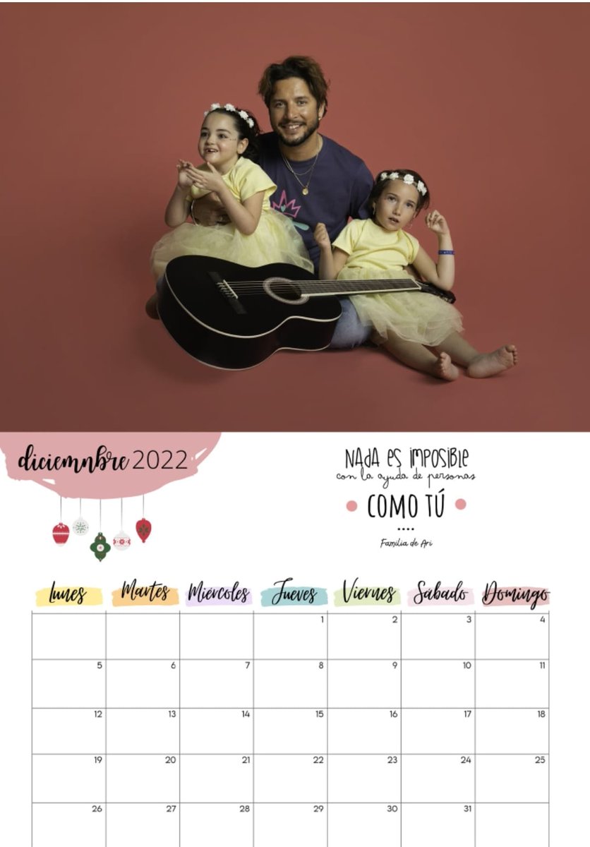 La princesa Ari sale bien preparada para la lluvia. Además sonríe porque sabe que diciembre es un mes especial. Calendario solidario <a href="/MiPrincesaRett/">MiPrincesaRett</a> 🥰