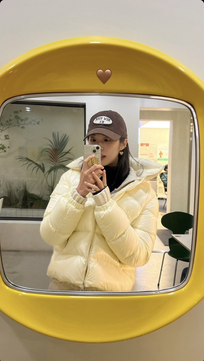 jj_minii_'s tweet photo. 나 은수 언니 볼캡 넘 따랑함 https://t.co/PELJLc2ryv