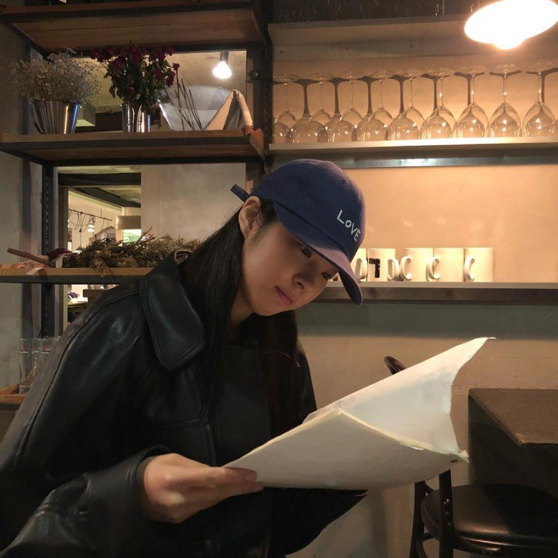 jj_minii_'s tweet photo. 나 은수 언니 볼캡 넘 따랑함 https://t.co/PELJLc2ryv