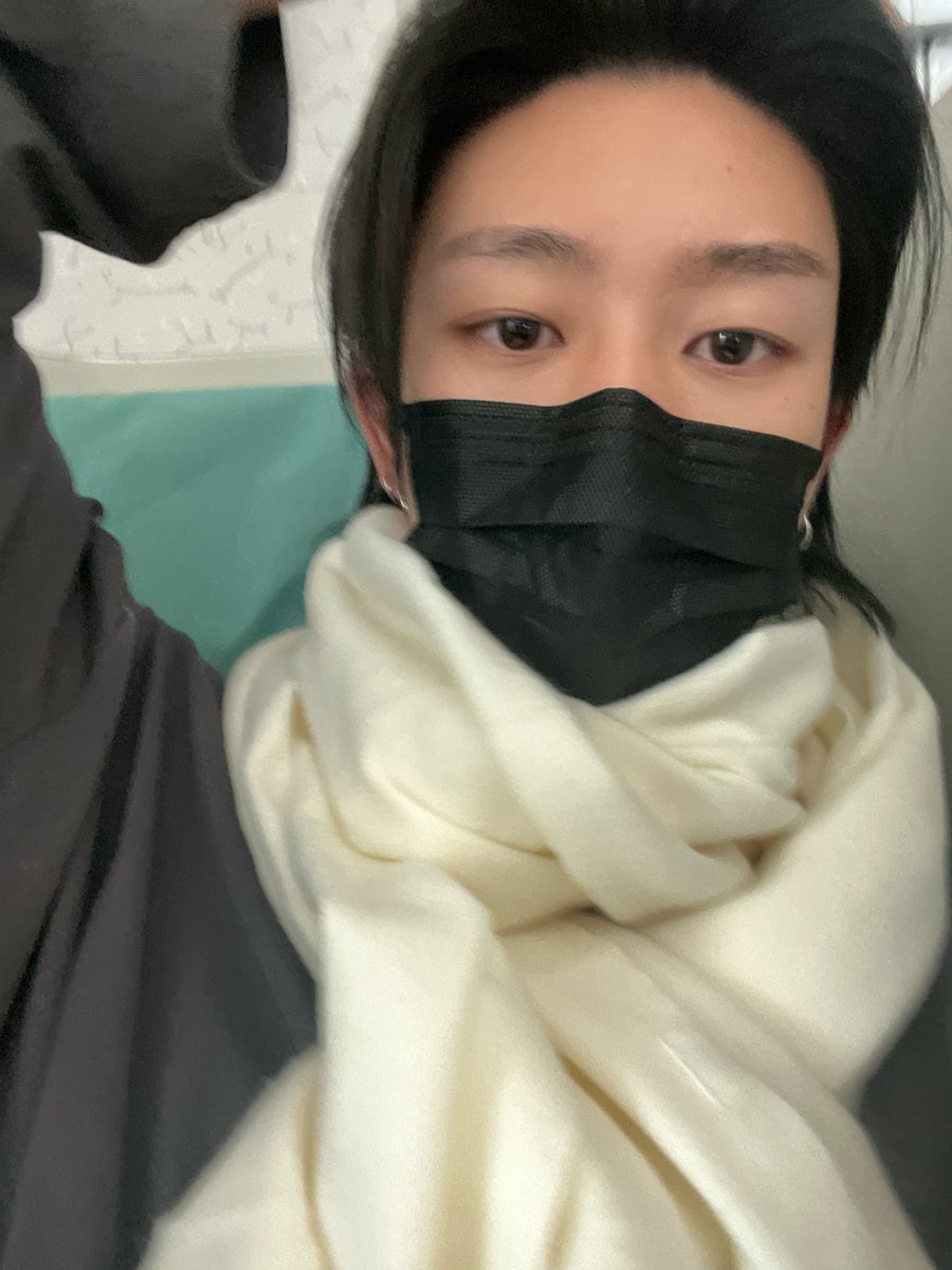 221201 Minghao Weverse Update
Caption: 🧣🧣🧣
He looks so fluffy 🥹
#SEVENTEEN #세븐틴 #THE8 #디에잇 #徐明浩 #MINGHAO