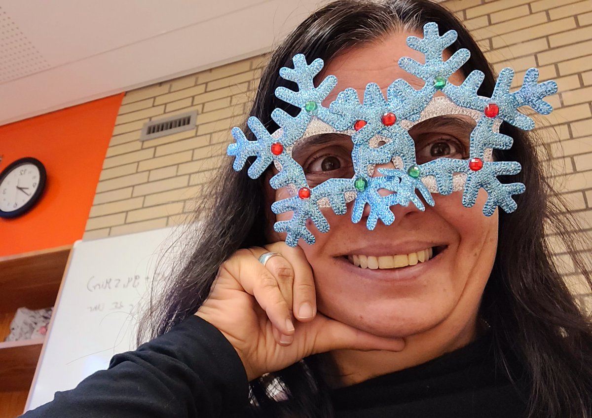 MrsStoffregen's tweet photo. dressed to the occasion - 1st of December #twlz #tlapGer #tlap #itsbeginningtolookalotlikeCjristmas https://t.co/wR4xSQFWC1