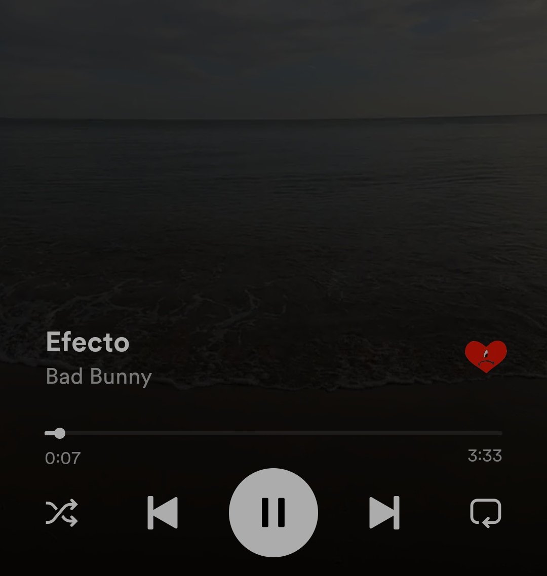 giye_sanchez's tweet photo. Me acabo de dar cuenta que si le das "Me gusta" a una canción de Bad Bunny en Spotify sale su corazón... Eeehhhhh y esta maravilla??? https://t.co/p2uSYG1WH3