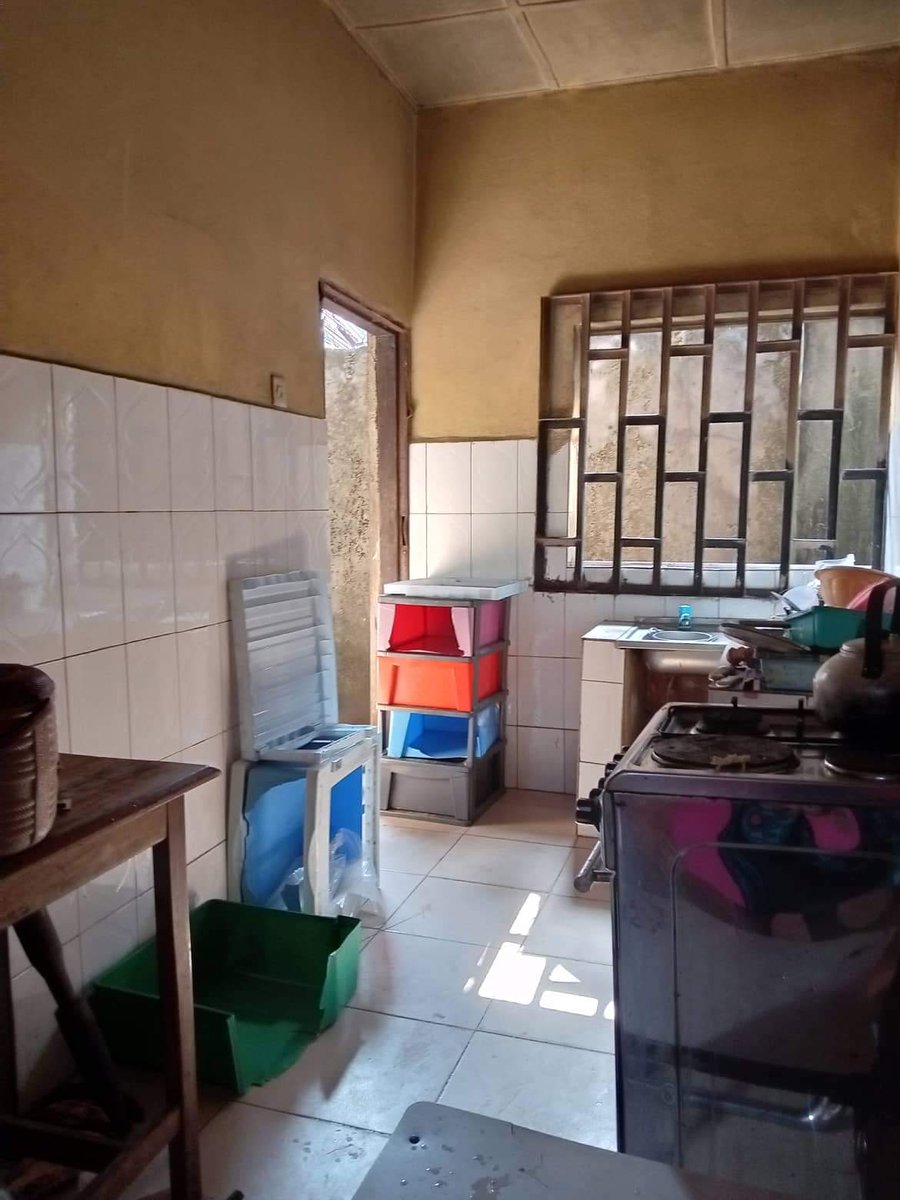 dalu-on-twitter-rt-romeocza-the-lady-in-the-last-frame-removed-the