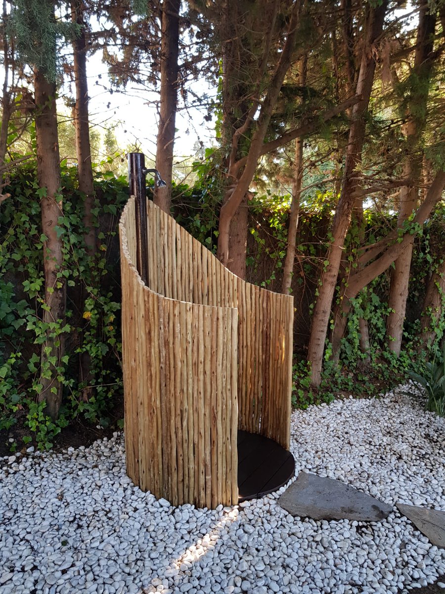 CapeReed's tweet photo. Trendy, functional and pretty, outdoor showers are not only meant to belong at the beach... 

https://t.co/gI8UH3awRG

#OutdoorShower #Laths #Timber #Lifestyle https://t.co/PCpyhgsCsN