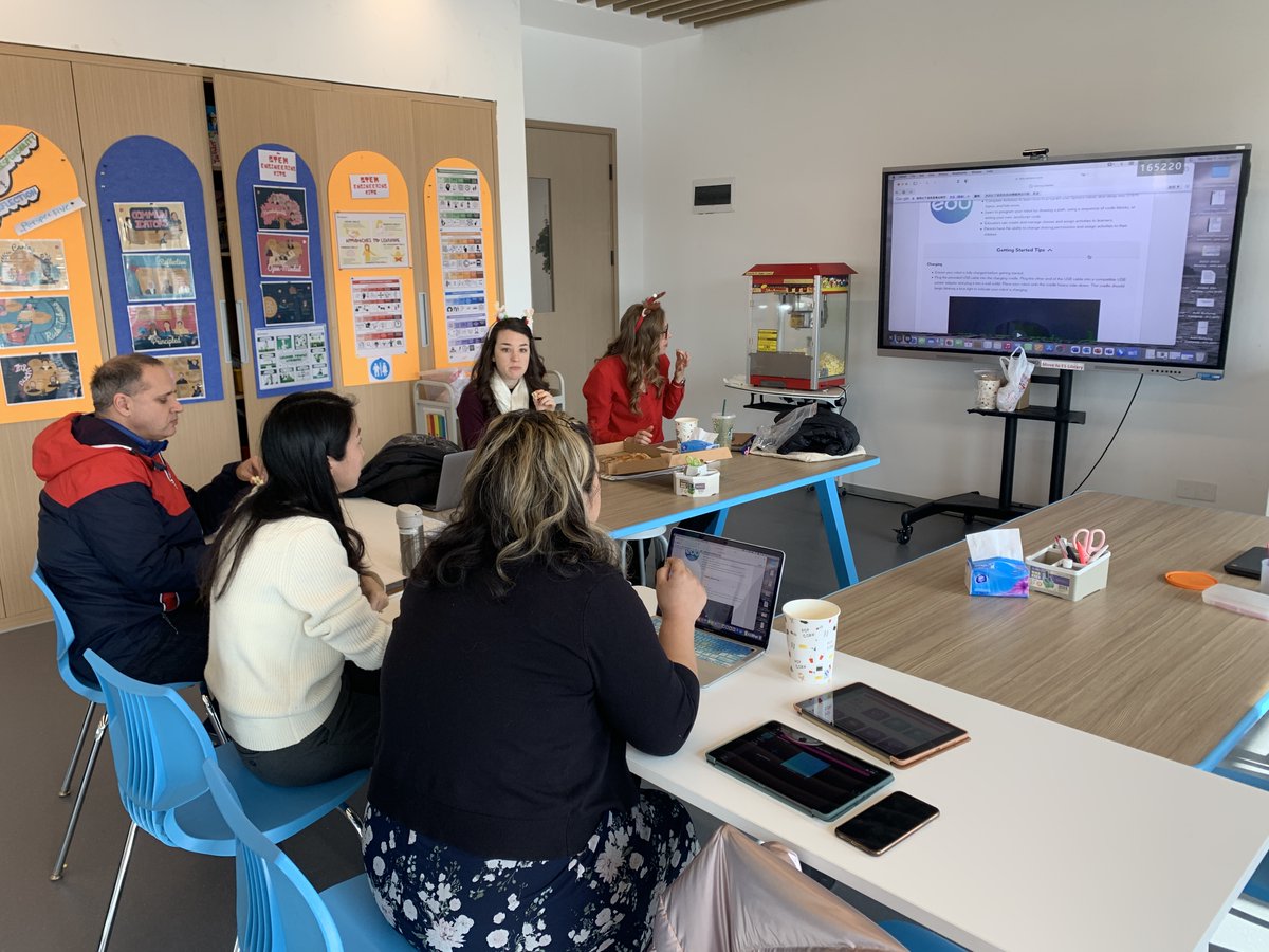 elizabeth baker tweet media