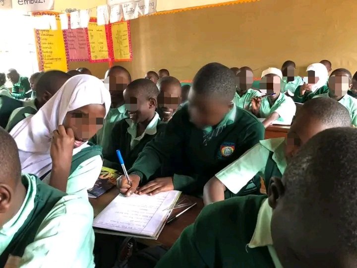 teenmomsvoice's tweet photo. 3/3 She is very excited to be back to school after those many years.
We exist to Instil Hope.
#teenmomsvoice #instillinghope #buildingageneration #girlchild #TeenagePregnancy #teenagegirls #Uganda #education #stopthestigma https://t.co/sWj5kYAJIy
