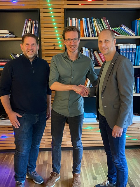 Samenwerken, elkaar versterken en expertise uitwisselen!🤝 Vanuit onze masteropleiding Manuele Therapie verzorgen we lessen binnen de minor musculoskeletaal van de opleiding fysiotherapie aan Avans Hogeschool. Studenten van Avans kunnen stage lopen bij de studenten van SOMT.