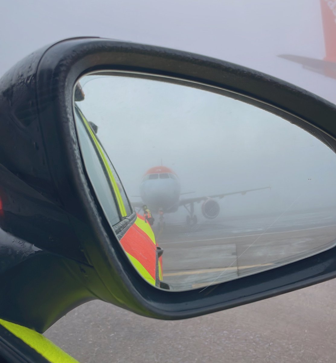 YorkieDavis's tweet photo. A busy start for us in Airside Ops, follow me for aircraft both off and onto stands. Whilst monitoring the apron and airfield. For the weather geeks, we are currently 225m RVR. @BristolAirport #AirsideOperations #StaySafe https://t.co/JVhbHDiVaB