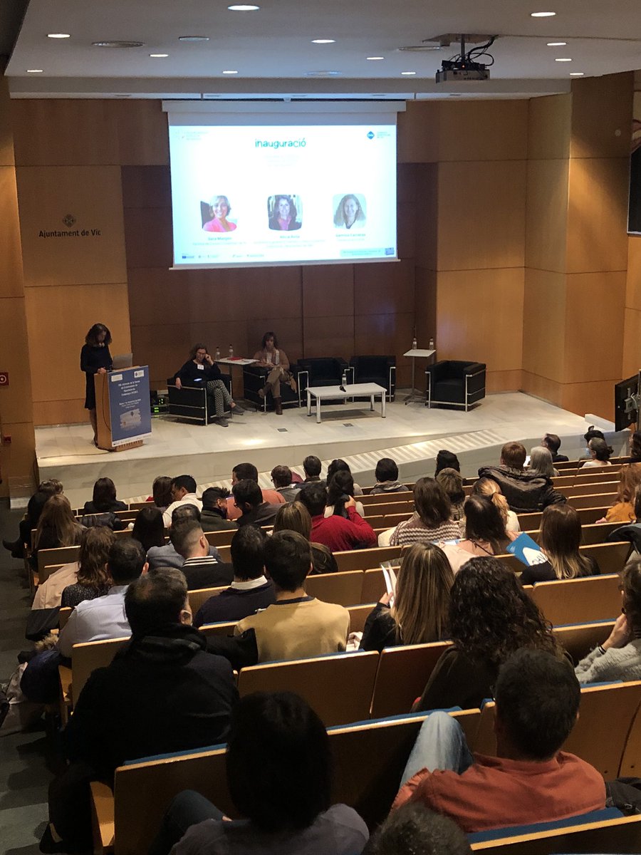 ResidentsCHV's tweet photo. 📚🗣️Arrenca la 19a Jornada de la Xarxa de Comissions de Docència de Catalunya
#XCDC #Docència #residents #FSE https://t.co/GYMH86Zf6F