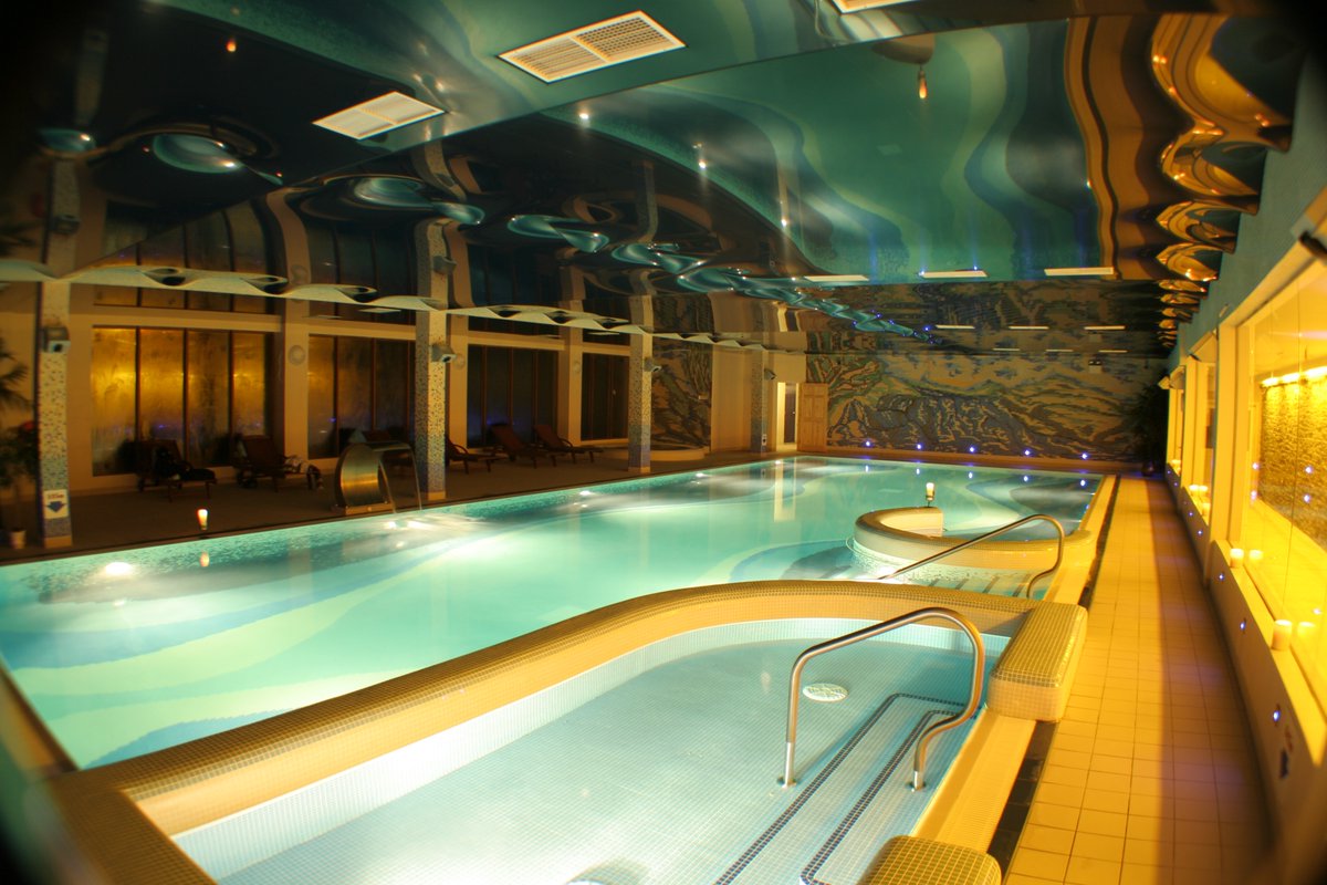 goss_ie's tweet photo. WIN: An overnight stay for two at @Fallshotel with breakfast, plus a Spa Ritual treatment each in their River Spa 😍

Enter the competition on our Instagram page here: https://t.co/eVyEaTiw33

#12DaysOfGossmas https://t.co/KRejnBando