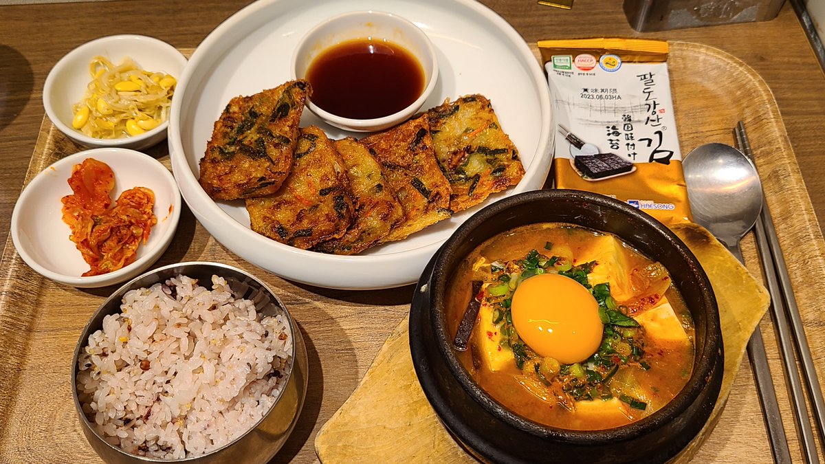 aratroo1's tweet photo. Vegego新宿店
新宿小田急7階にある韓国料理店。
少量のご飯とスープで食べすぎ防止に。
急に寒くなった本日にベストなお店でした🍴
#酵素風呂 #酵素 #enzymebath #enzyme #温活 #温活女子 #温活サロン #温浴 #beauty #organic #アンチエイジング #美食 #健康食 #韓国料理 #ダイエット #身体づくり https://t.co/cBA1GKV0uk