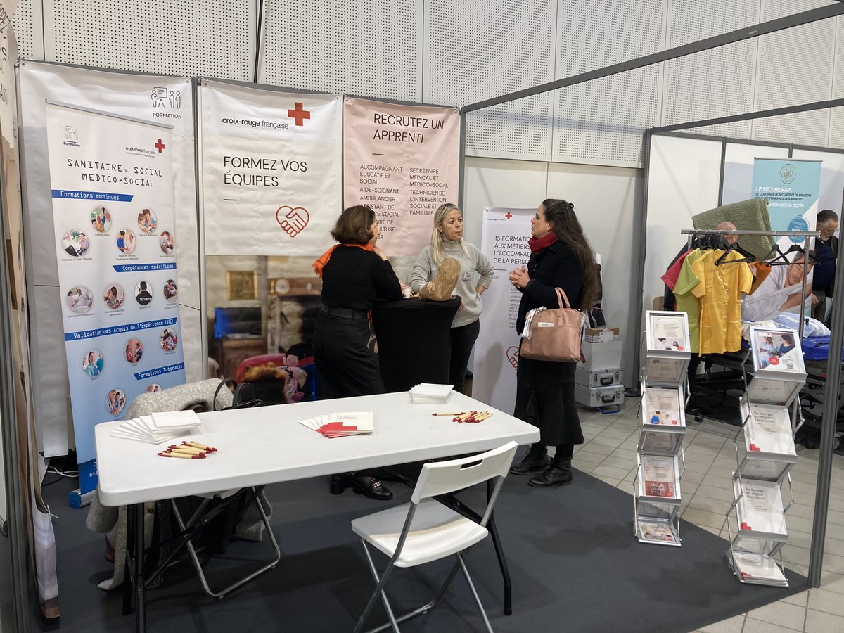 CFPMidiPyrenees's tweet photo. Présent au salon #Age3 à Labege pour vous présenter nos formations initiales et continues aux métiers du sanitaire 🧑‍⚕️👩‍⚕️ et médico-social 🏥 https://t.co/1ZPIoJ7Wy7