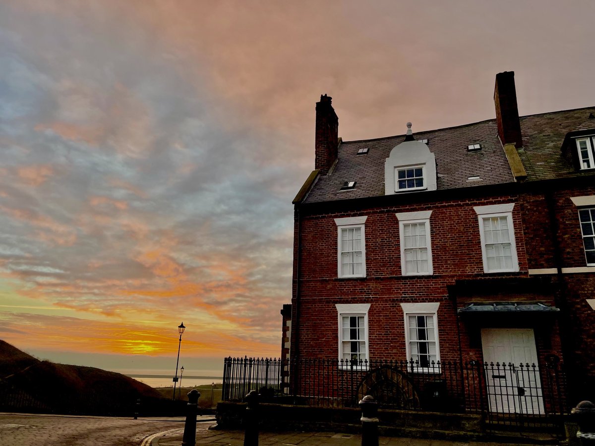 TankervilleP's tweet photo. Beautiful #Tynemouth this morning. #property #letslivehere https://t.co/TK4SujzwLf