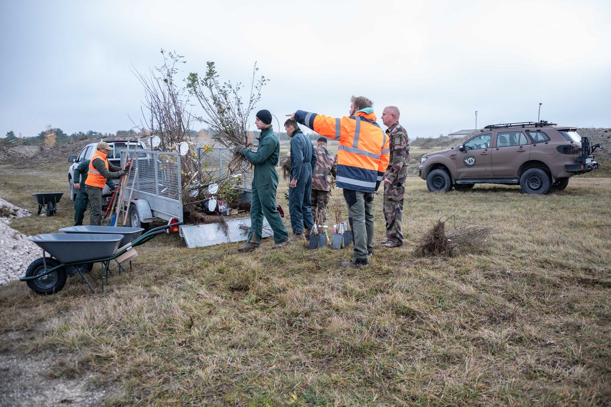 CENTACOfficiel's tweet photo. [#EcoOPS]
Deux vergers viennent de voir le jour au @CENTACOfficiel !!!
Valorisés par le fond d’intervention pour l’environnement, c’est un nouvel enrichissement de la Flore locale.
@armeedeterre  @armeeszne  @COME2CIA @RESEAU_CEN 
https://t.co/m94jQYq2MA https://t.co/RaFWGH4X7w