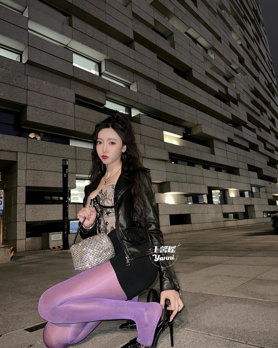 恢复自由可以溜达了
丝袜：涞觅雷神系列 大爱

#丝袜美脚 #长腿美女 #腿控 #涞觅润丝 #涞觅 #MAMA2022 #الارجنتين_بولندا https://t.co/AejlxPBQbU