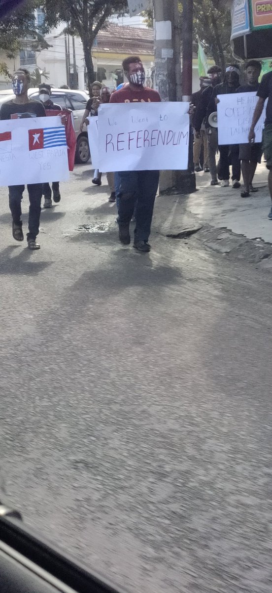 Fiqih22's tweet photo. Baru ini ngeliat demo proreferendum papua di medan https://t.co/IwgySQq1BZ