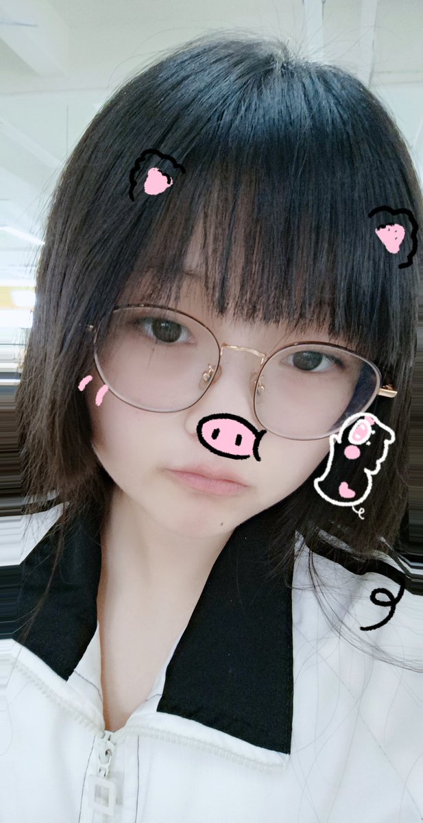 YouuOxO's tweet photo. 好像总是一脸懵逼看起来很困倦的样子ovo

#可愛 #可愛い #可愛いと思ったらRT #可爱萝莉 #cute #自撮り #女性崇拜 #可爱萝莉 https://t.co/0iHg9qWX9R