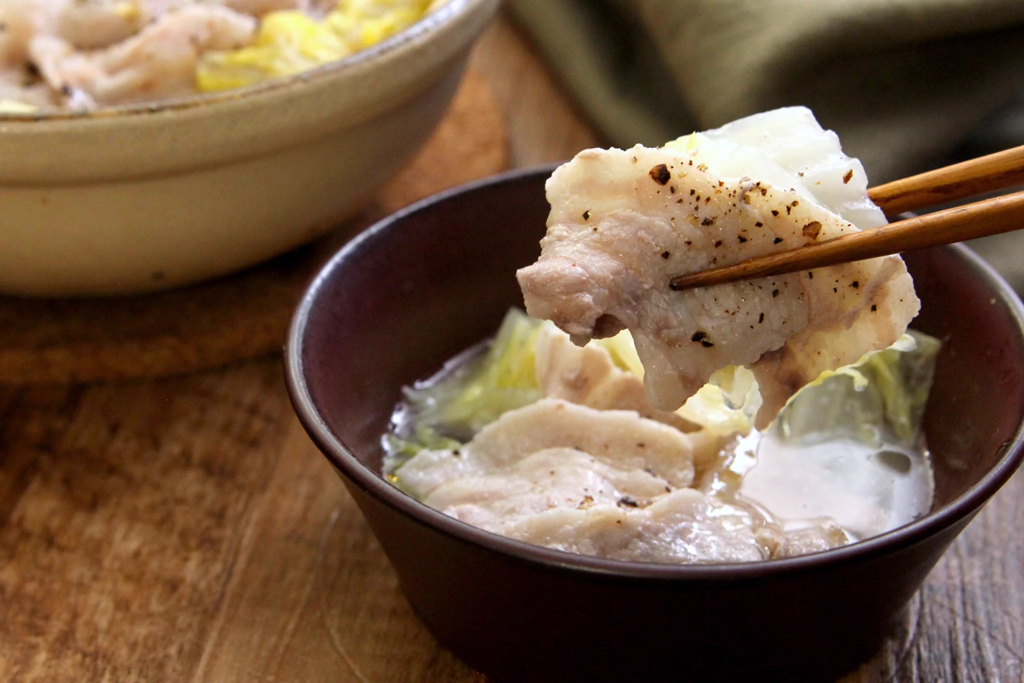 寒くなるこれからの時期にすごくぴったりそう！豚バラ肉や白菜を使った「鍋」レシピ！