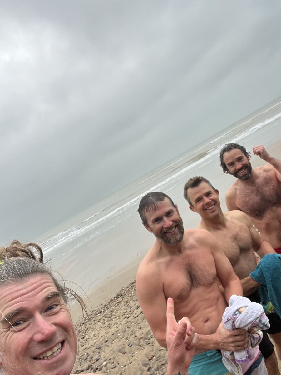 RobdaBank's tweet photo. Every day is a vitaminsea day #hunksintrunks #apartfromme 💪 https://t.co/Dusl1zmege