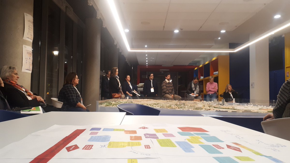 Avec l'association nat. du conseil en orga du secteur public #ANdco et le lab d'innovation public <a href="/MaRegionSud/">Région Sud</a>, on parle des complémentarités entre les méthodes des designers et des conseillers en orga et de la co-conception usagers autour de la maquette <a href="/Euromed_MRS/">Euroméditerranée</a>