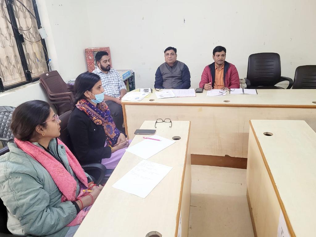 nhm_up's tweet photo. AES &amp; JE प्रशिक्षण कार्यक्रम-एक्यूट  इंसेफलाइटिस सिंड्रोम और जैपनीज इंसेफेलाइटिस के समुचित प्रबंधन और टीकाकरण पर जनपद उन्नाव में स्वास्थ्य कर्मियों को प्रशिक्षण प्रदान किया गया l
#स्वास्थ्यविभागउत्तरप्रदेश
#HealthyUP
@PMOIndia @brajeshpathakup @InfoDeptUP https://t.co/TA6GUnKeZp