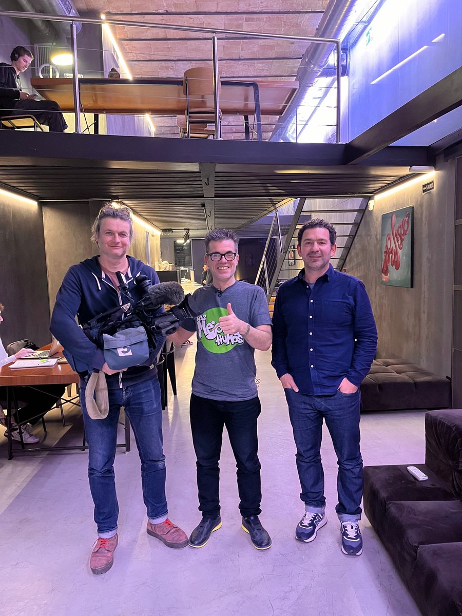 Un placer colaborar con los periodistas de la cadena francesa de televisión FRANCE 3 OCCITANIE para mostrarles y explicarles como es y funciona una asociación de usuarios de cannabis. Gracias a la asociación #SuperSiberia de Barcelona por ofrecerse a colaborar. #LosMejoresHumos