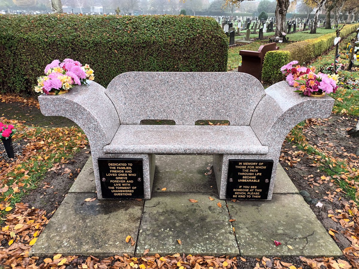 lee_redrobin's tweet photo. A new memorial seat has been commissioned at Eastern Cemetery, Hull in remembrance of those who have died by suicide.  It will be unveiled on Saturday 3 December at 10.00 am. Lovely memorial to those we have lost 💔 https://t.co/LOJi8nAiQ0