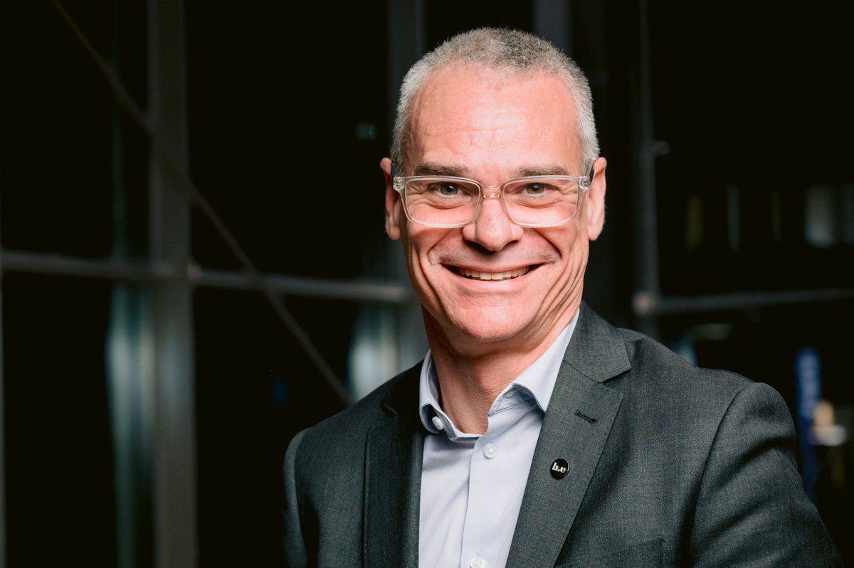 liu_universitet's tweet photo. Vi säger välkommen till Peter Yngve, som gör sin första arbetsdag som ny universitetsdirektör. #viärliu https://t.co/OjLmDNbcQh