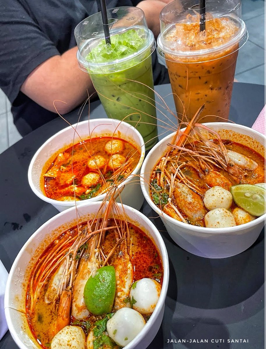 MalaysianFoods's tweet photo. Tempat makan Tom yum kung selambak udang besar2 dekat Gombak!

Sebenarnya baru tahu ada 7 eleven macam dekat Thailand weh. Semua makanan Halal yang viral dekat thailand ada dekat sini tau. Lepasni tak payah dah pergi hatyai weh.

Jommm serbuuu!😋 https://t.co/Wt64bfYtbn