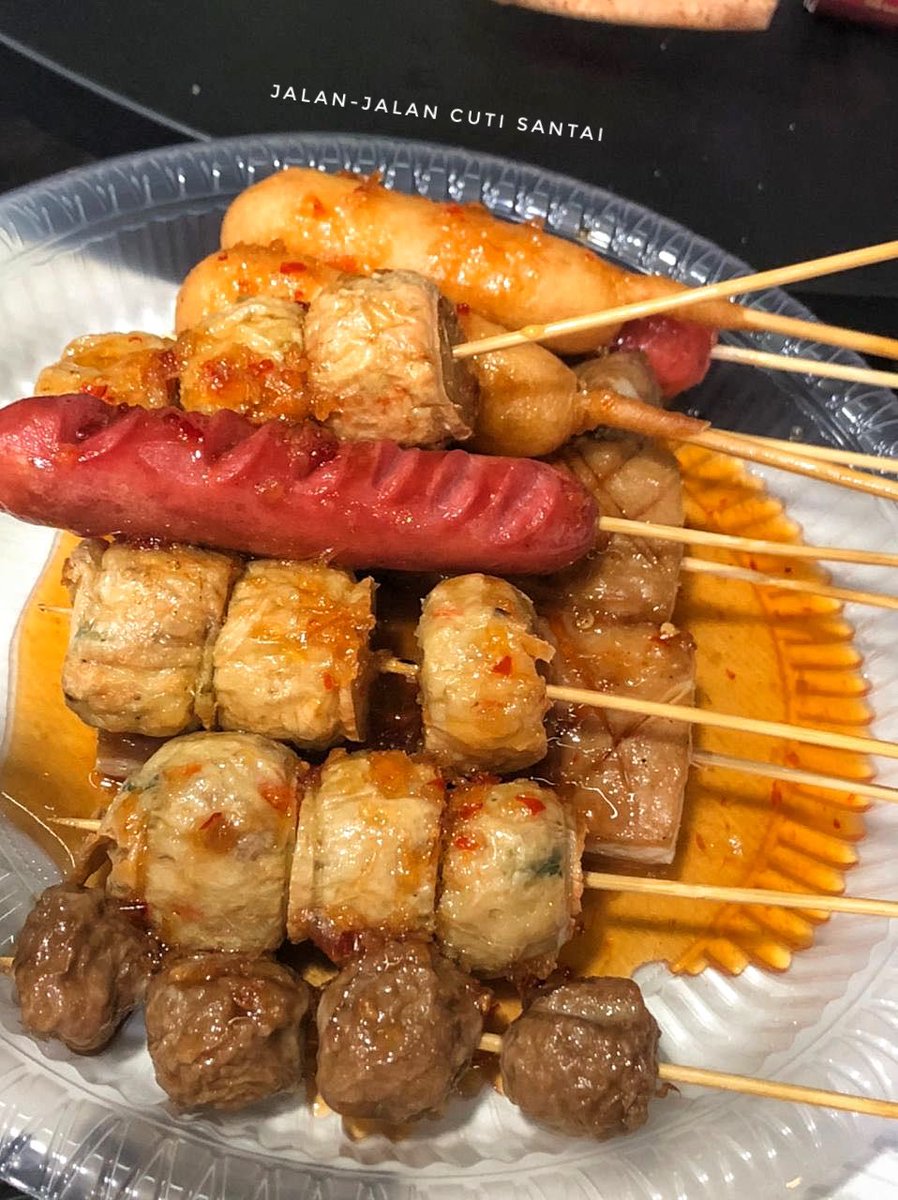 MalaysianFoods's tweet photo. Tempat makan Tom yum kung selambak udang besar2 dekat Gombak!

Sebenarnya baru tahu ada 7 eleven macam dekat Thailand weh. Semua makanan Halal yang viral dekat thailand ada dekat sini tau. Lepasni tak payah dah pergi hatyai weh.

Jommm serbuuu!😋 https://t.co/Wt64bfYtbn