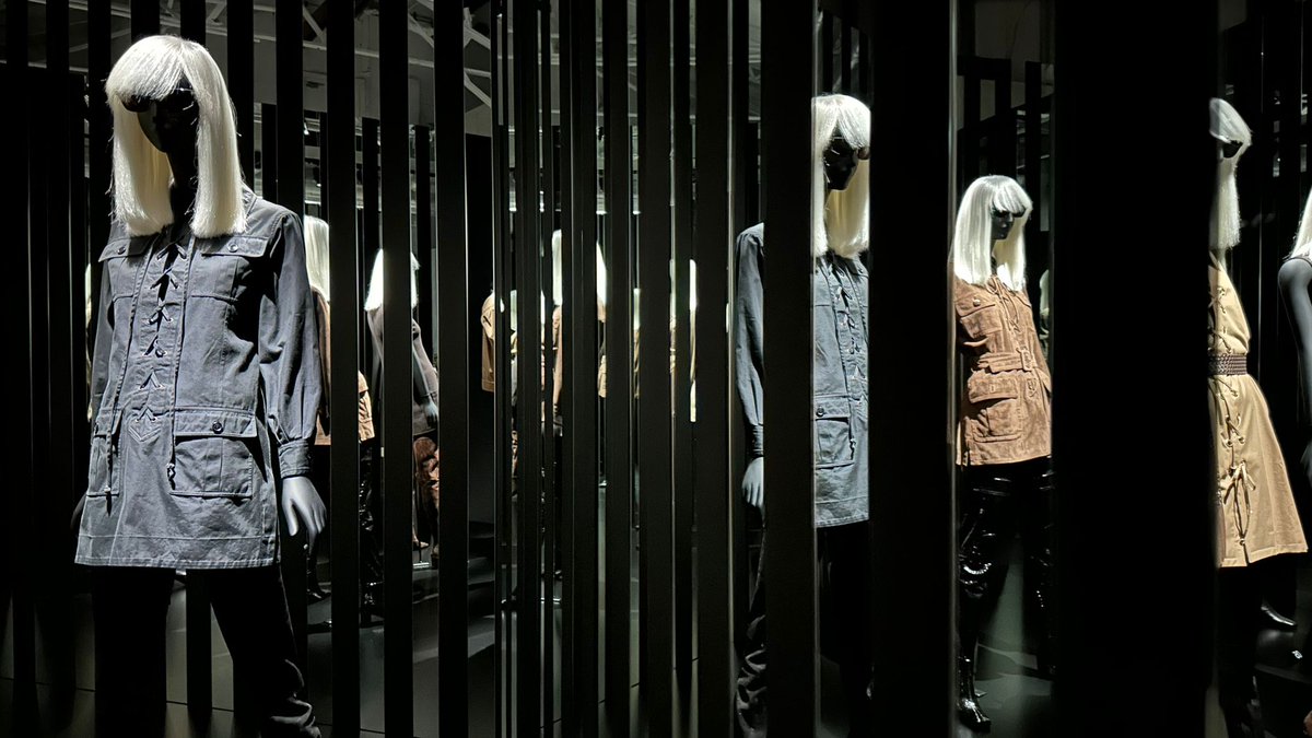 123Oneplus's tweet image. During our trip to Tokyo, we had the opportunity to visit BETTY CATROUX, the traveling exhibition of the French fashion brand YVES SAINT LAURENT, where we learned about the brand's legendary history and unique design essence in front of these precious works and images.
#YSL