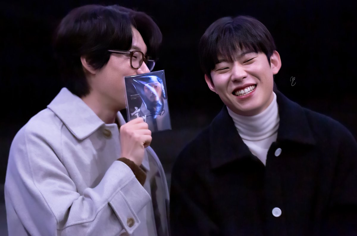 fe_doma_'s tweet photo. 221126 올빼미 무대인사 #김성철 #류준열 https://t.co/jYEO0qjHgy