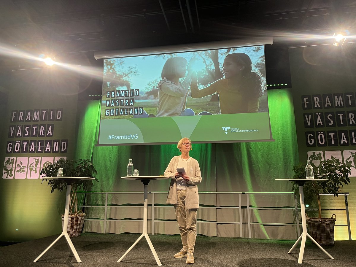 Nu kickar vi igång! <a href="/kristinajonang/">Kristina Jonäng</a> välkomnar oss till Framtid Västra Götaland - Klimatomställning för hållbar konkurrenskraft. Programmet hittar du här: vgregion.se/framtidvastrag… Du kan följa oss live kl. 9:30 – 12.00 och 15.00 – 16.00.#FramtidVG
