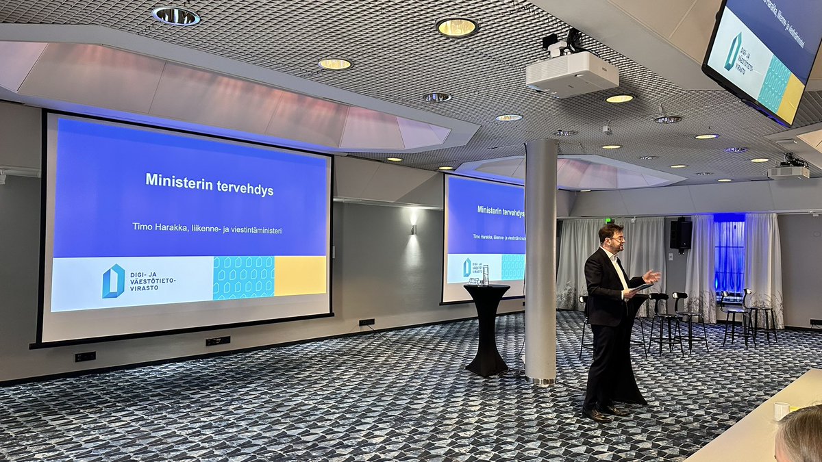 Ministeri <a href="/TimoHarakka/">Timo Harakka 🏳️‍🌈🇫🇮🇺🇦 💚 Äänekosken Huima</a> <a href="/lvmfi/">LVM</a> tuo terveiset <a href="/DVVfi/">Digi- ja väestötietovirasto</a> #VAHTI-tilaisuuteen: olemme valtio, jota muut valtiot copy-pasteavat - #digikompassi #yhteistyö #tietoturvaseteli #digiturva 

Seuraa päivää:
mediaserver.fi/live/digiturva