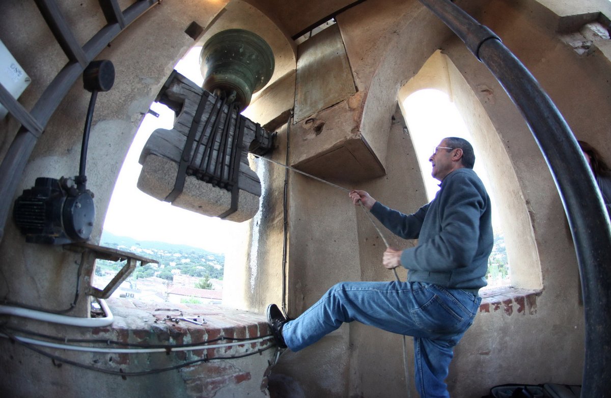 ajcabrils's tweet photo. ❗️La @UNESCO declara el toc manual de campanes 🔔Patrimoni Cultural Immaterial de la Humanitat.

A #Cabrils tenim els tocs de vigilia i de Festa Major, únics al món. 

🙌🏽 Felicitats Jaume i David, manteniu viva la tradició i sou patrimoni de la humanitat! https://t.co/NqQlXtiQn5