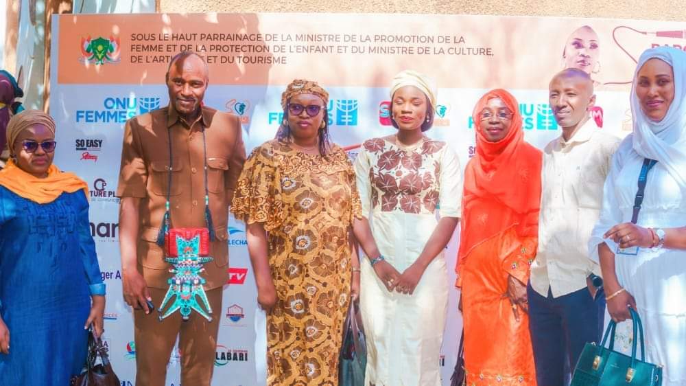 MOUNKAILAHalid1's tweet photo. Au Niger des artistes s'engagent avec des ONG et les syndicats pour lutter contre les Violences Basées sur le Genre. 
Ensembles vers la ratification de la C190.
Merci ONG DebboSalam
@DuNigerienne @CNV_Internat @La_CSC @MathotNicole @AgatheSmyth https://t.co/jewZknrNFm