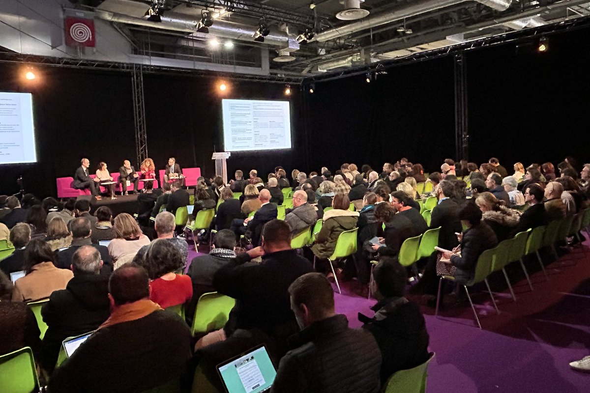 [ Conférence ] La journée commence fort ! Salle comble pour la conférence plénière sur l’Intelligence Artificielle, ses actions et perspectives pour l’éducation en France et en Europe 🚀 | Avec <a href="/education_gouv/">Ministère Éducation nationale</a> <a href="/Edu_Num/">Éducation Numérique</a> <a href="/UEFrance/">Commission européenne 🇪🇺</a> <a href="/AcAixMarseille/">Acad. Aix-Marseille</a> <a href="/cned/">Cned</a> 

#EducatechExpo