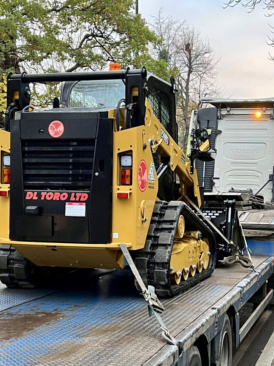 DLTORO_LTD's tweet photo. Santa came early to DL Toro Ltd!

One beautiful new addition to our fleet: 
New caterpillar 259D3 compact truck loader.

Ready to be transported to one of our sites.
Thank you @finning for your excellent service!

@CaterpillarInc @finningcanada https://t.co/3aFGfxsUt9