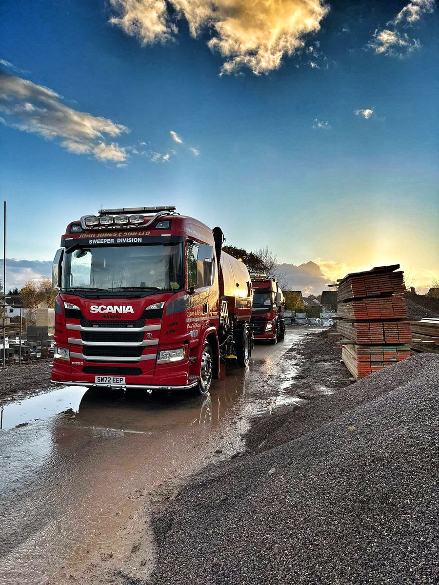 ** Team work in Action **

Mark and Richard working together on an emergency calll out to help deal with a environmental hazard.

Customer - very happy ✅✅