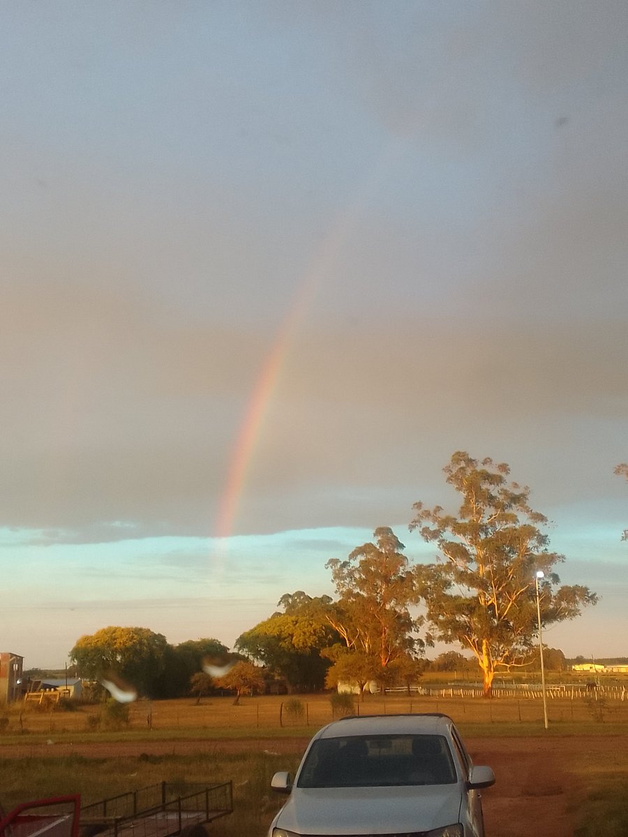 AlexanderAzco16's tweet photo. Listo ,este arcoiris me hizo el día <3 https://t.co/oQ0k2lBakf