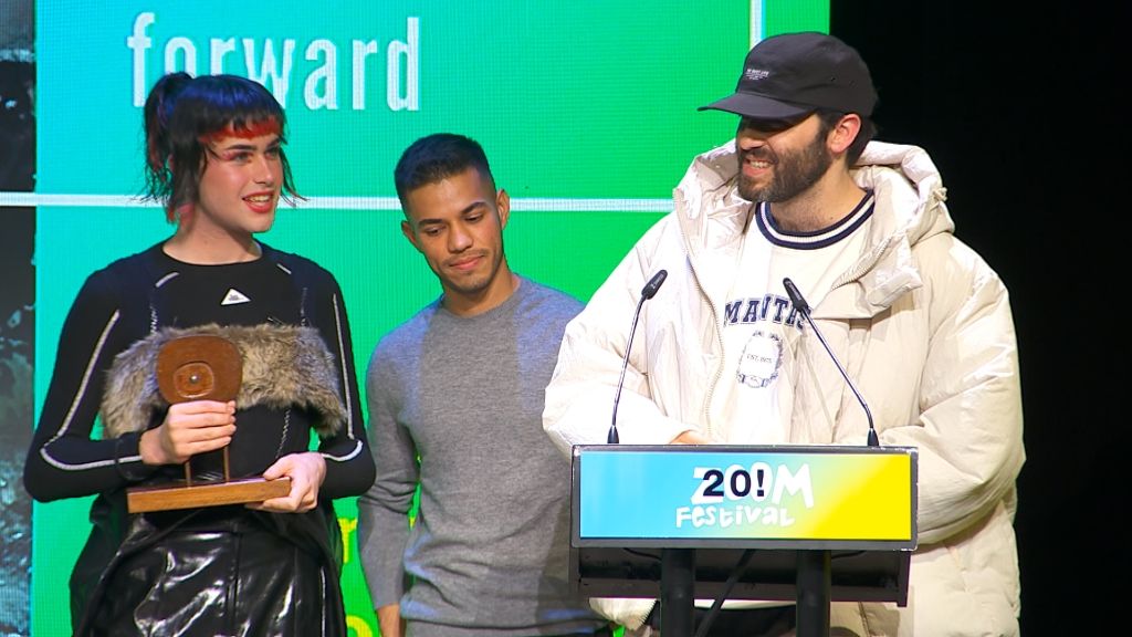 canal_33's tweet photo. 📺📹 Gala de lliurament dels premis del @FestivalZoom, que reconeixen els millors espais de la televisió. Des del Teatre Ateneu d'Igualada i presentada per Ares Teixidó . Entre els guardonats, Antoni Bassas, per la trajectòria
📺 A les 22.45 i a la carta 
https://t.co/xywwqq3Ve8 https://t.co/eiNxsvGAhM