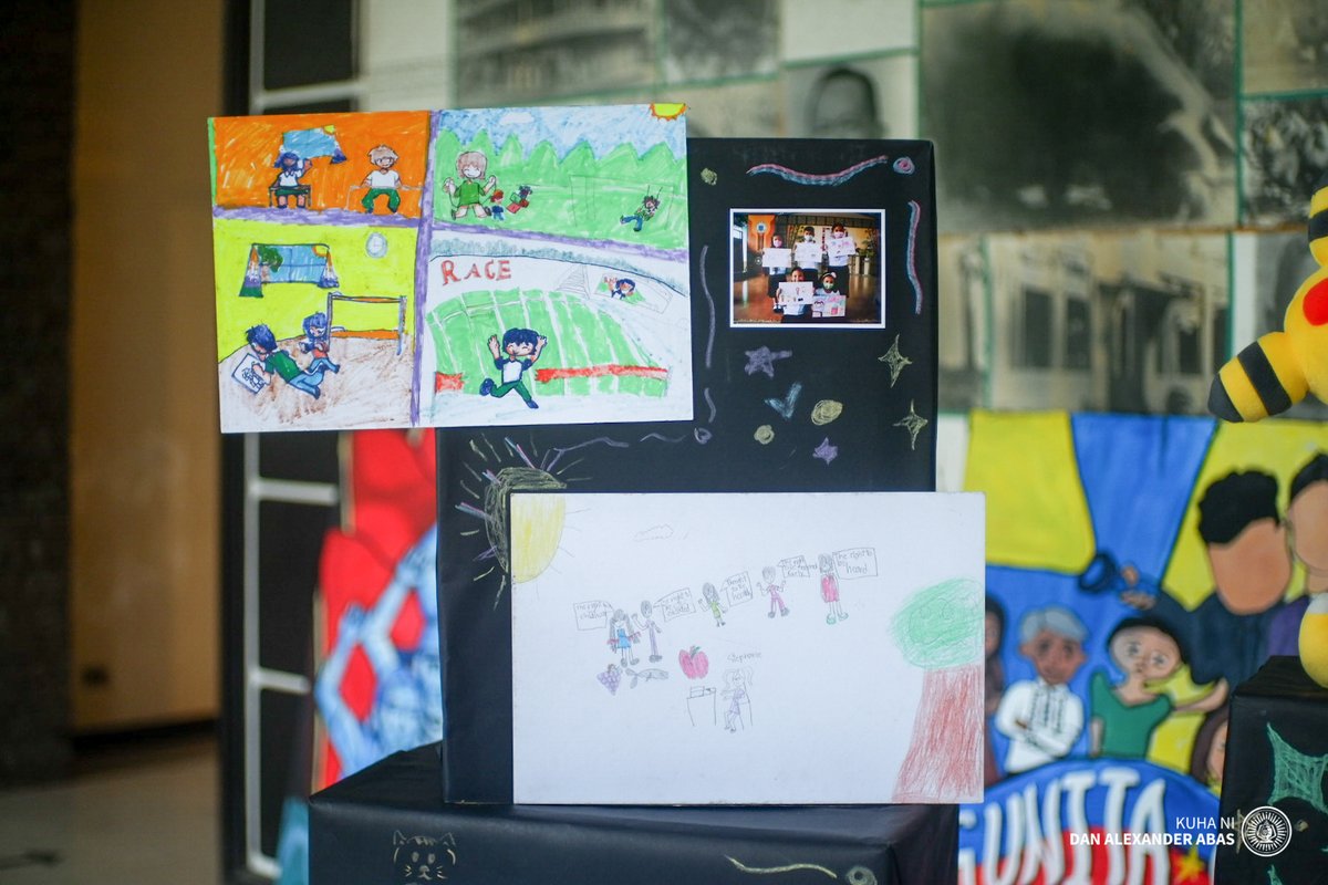 tanglawdevcom's tweet photo. Ayon sa UP ADS, parte ang exhibit ng ADService ngayong taon, kung saan pokus nito ngayong taon ang karapatan ng mga kabataan.
Ang mga katha ay gawa ng mga kabataan mula sa Mayondon Elementary School at mga advocacy groups.
πΈ: Dan Alexander Abas
#TanglawCDC
#OneCDC https://t.co/tzyiSd5WkU