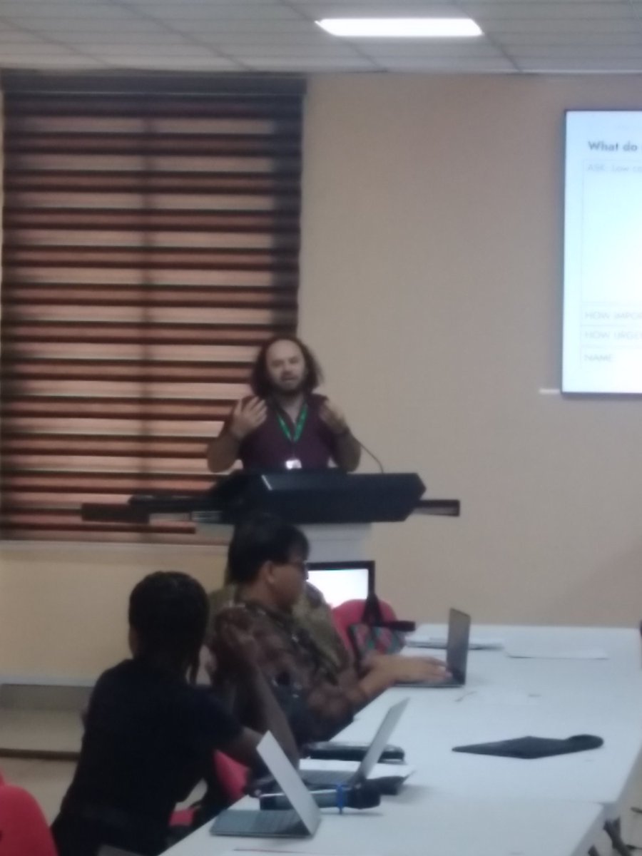 <a href="/SartasM/">Murat Sartas</a> taking participants through ways to attract investment, achieve scaling and impact at the <a href="/CGIAR/">CGIAR</a> Transforming Agrifood Systems in West &amp; Central Africa [TAFS-WCA] Initiative #TICKS workshop <a href="/IITA_CGIAR/">IITA</a> #Ibadan.
.
#scaling #foodsystems