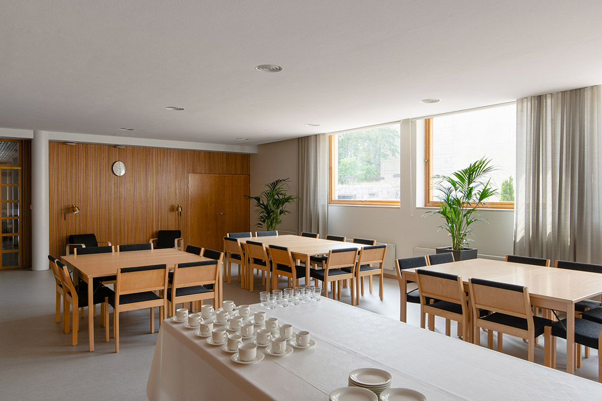Verstas Architects designed the renovation of Lauttasaari Church - the largest church building in Helsinki and one of the landmarks of modern Finnish church architecture. Photographs: Niclas Mäkelä

#churcharchitecture #lauttasaarenkirkko #architecture #Lauttasaari #Finland