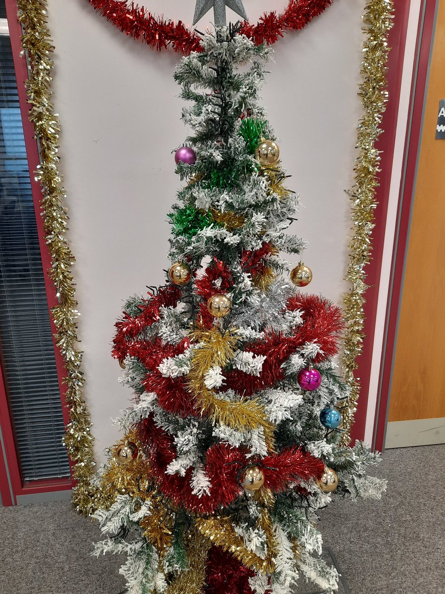 The Christmas elves have been in overnight at Oakley Road, Southampton <a href="/HIOW_ICS/">NHS Hampshire and Isle of Wight</a> <a href="/HIOW_CNO/">Nicky Lucey (She/Her)</a>